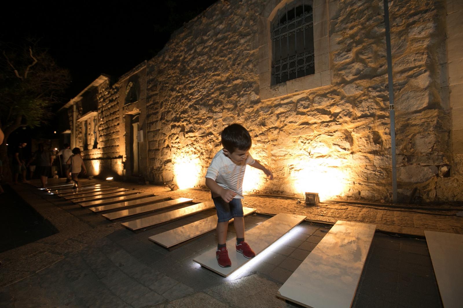 מיצג אור אינטראקטיבי בעיר העתיקה (צילום: דיאגו מיטלברג)